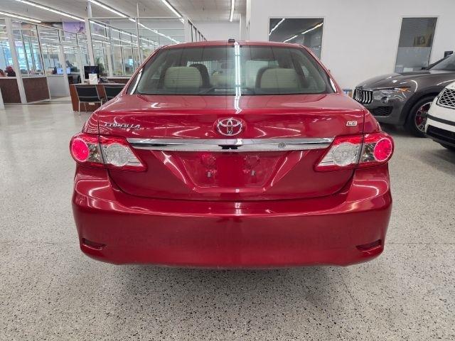 Toyota Corolla 4dr Sdn Auto LE (Natl) 2011
