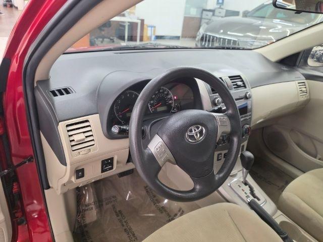 Toyota Corolla 4dr Sdn Auto LE (Natl) 2011