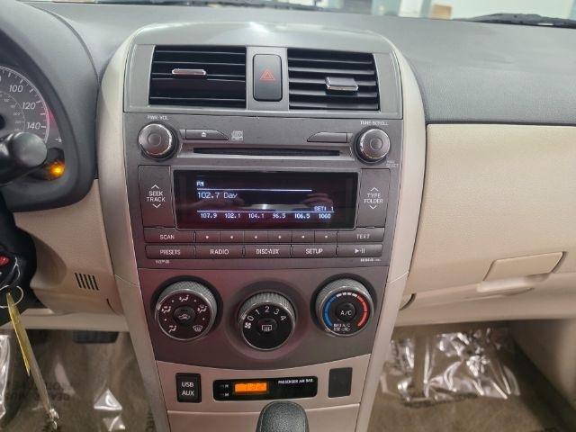 Toyota Corolla 4dr Sdn Auto LE (Natl) 2011