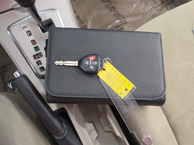 Toyota Corolla 4dr Sdn Auto LE (Natl) 2011