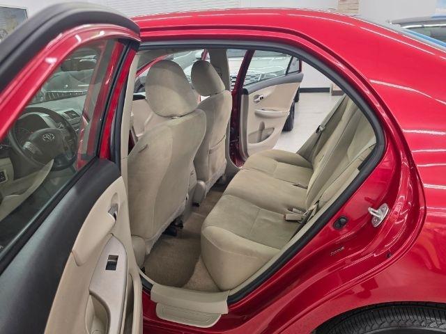Toyota Corolla 4dr Sdn Auto LE (Natl) 2011