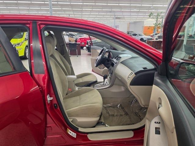 Toyota Corolla 4dr Sdn Auto LE (Natl) 2011