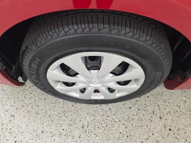 Toyota Corolla 4dr Sdn Auto LE (Natl) 2011