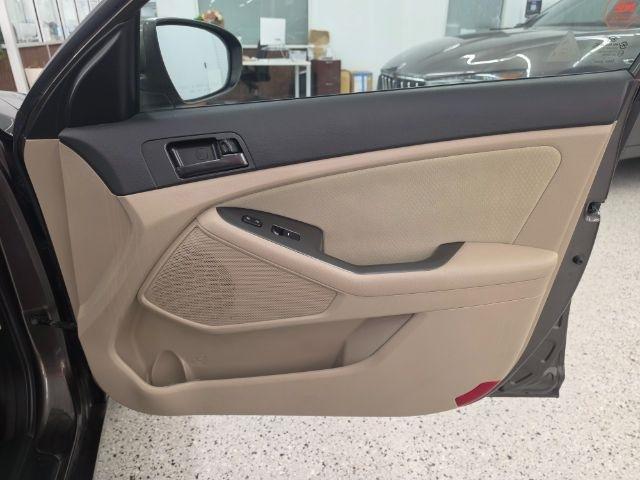 Kia Optima 4dr Sdn 2.4L Auto LX 2011