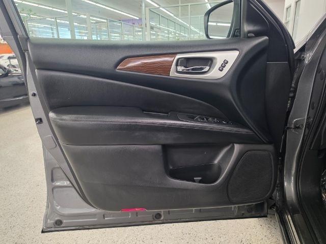 Nissan Pathfinder 4x4 Platinum 2018