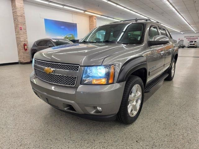 Chevrolet Avalanche 4WD Crew Cab LT 2012