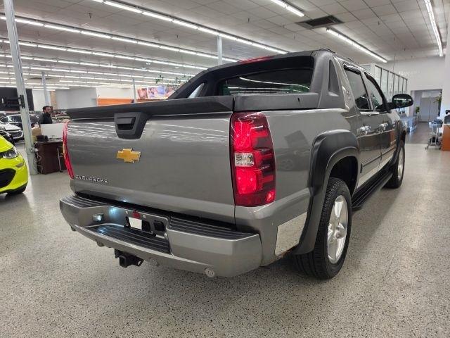 Chevrolet Avalanche 4WD Crew Cab LT 2012