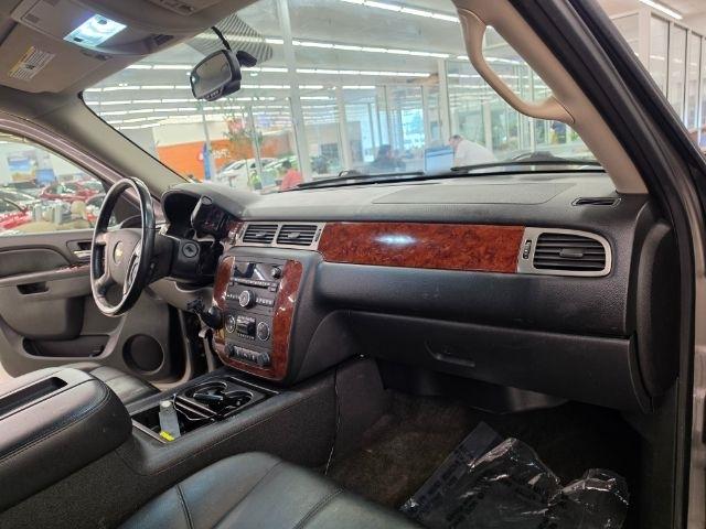 Chevrolet Avalanche 4WD Crew Cab LT 2012