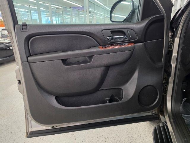 Chevrolet Avalanche 4WD Crew Cab LT 2012