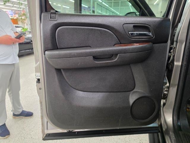 Chevrolet Avalanche 4WD Crew Cab LT 2012
