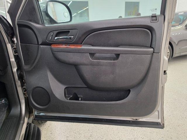 Chevrolet Avalanche 4WD Crew Cab LT 2012