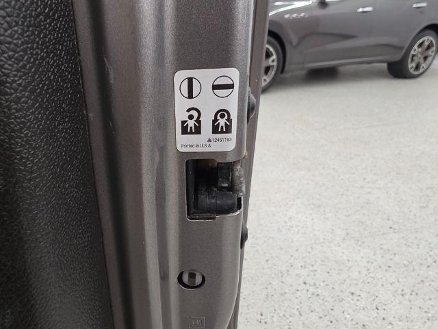 Chevrolet Avalanche 4WD Crew Cab LT 2012