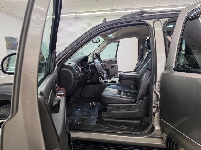 Chevrolet Avalanche 4WD Crew Cab LT 2012