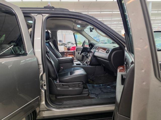 Chevrolet Avalanche 4WD Crew Cab LT 2012