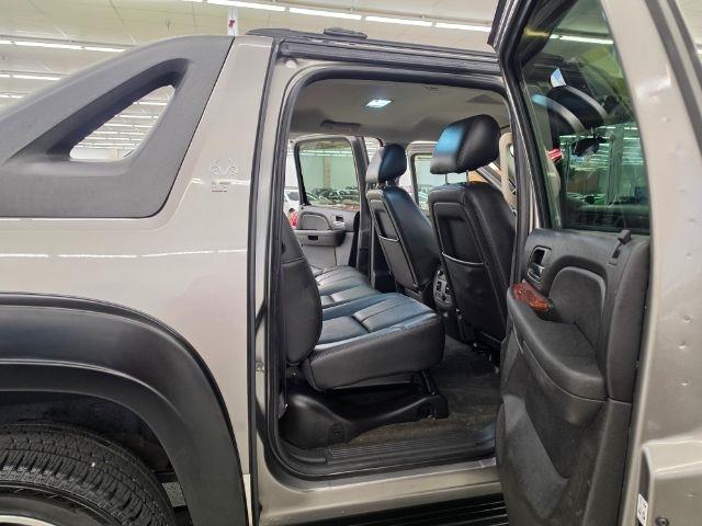 Chevrolet Avalanche 4WD Crew Cab LT 2012