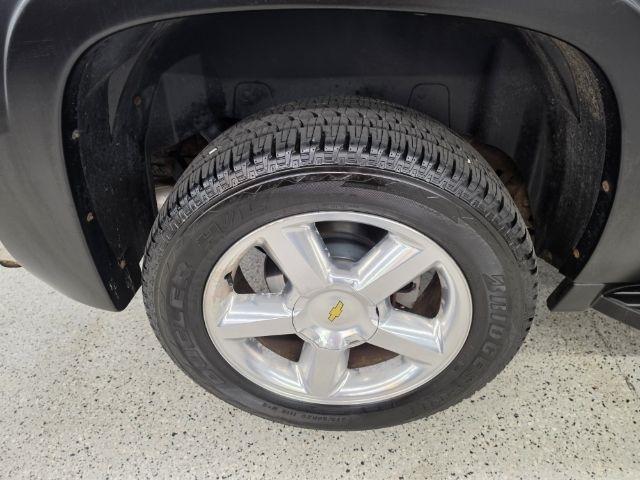 Chevrolet Avalanche 4WD Crew Cab LT 2012