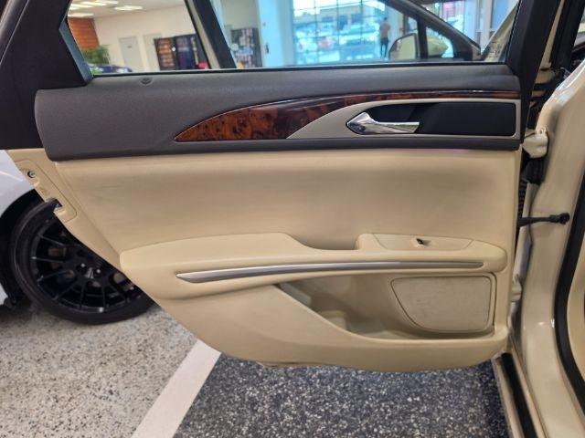 Lincoln MKZ 4dr Sdn FWD 2015