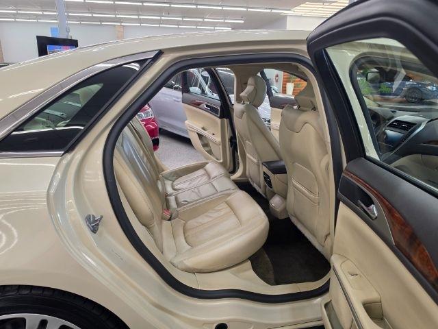 Lincoln MKZ 4dr Sdn FWD 2015