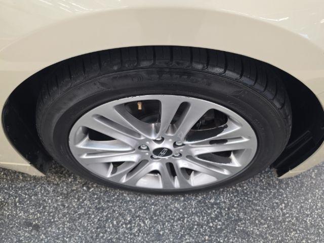 Lincoln MKZ 4dr Sdn FWD 2015