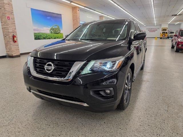 2017 Nissan Pathfinder Platinum 4WD's photo
