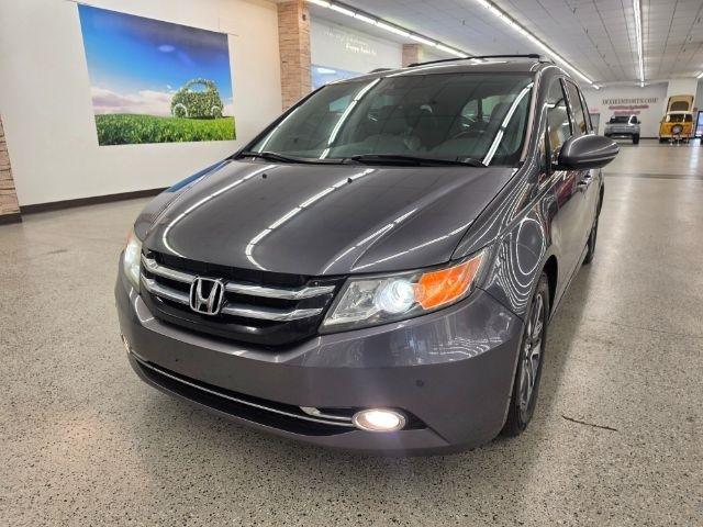 2014 Honda Odyssey Touring's photo