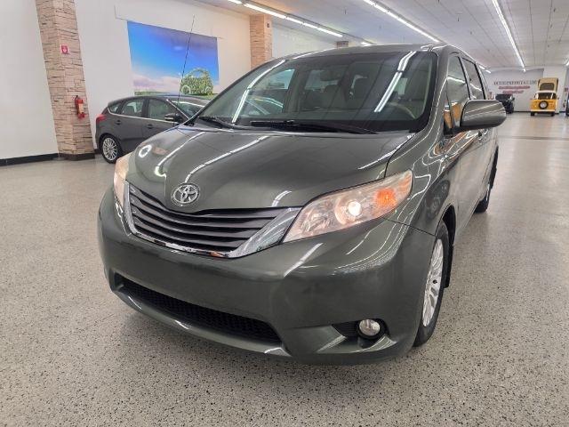 2013 Toyota Sienna 5dr 7-Pass Van V6 XLE AAS FWD (Natl)