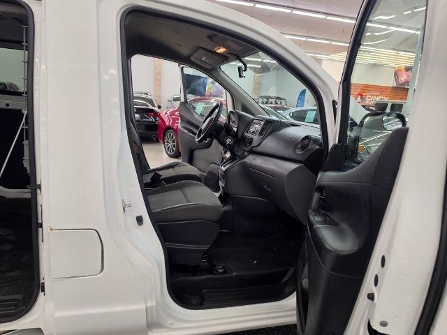 Chevrolet City Express photo 26