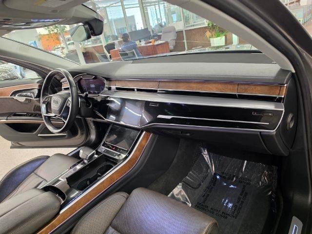 Audi A8 photo 9