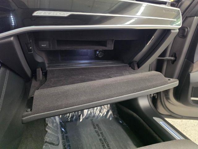 Audi A8 photo 23