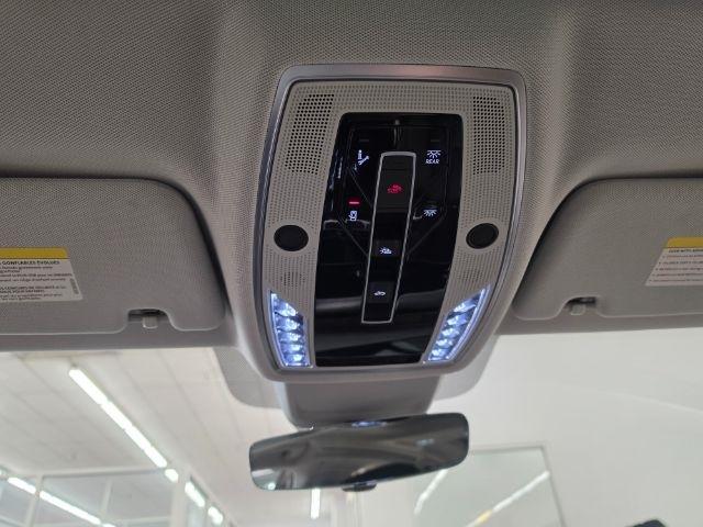 Audi A8 photo 25