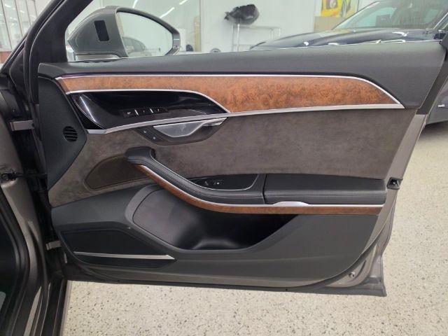 Audi A8 photo 28