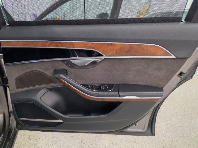 Audi A8 photo 29