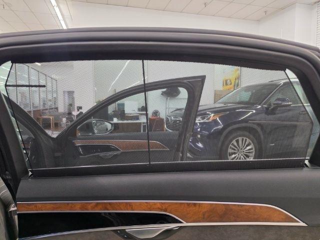 Audi A8 photo 30