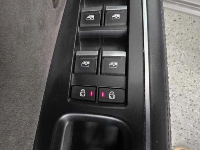 Audi A8 photo 32