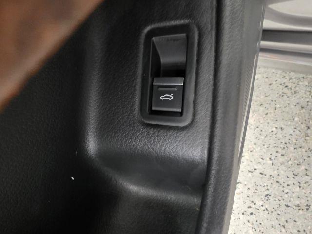 Audi A8 photo 33