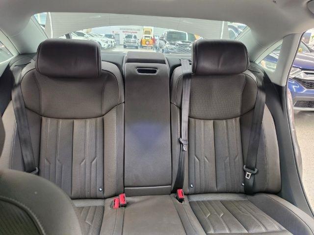Audi A8 photo 38