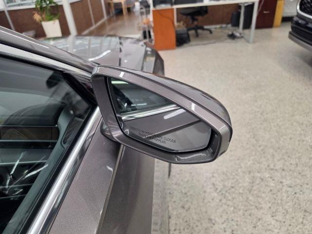 Audi A8 photo 44