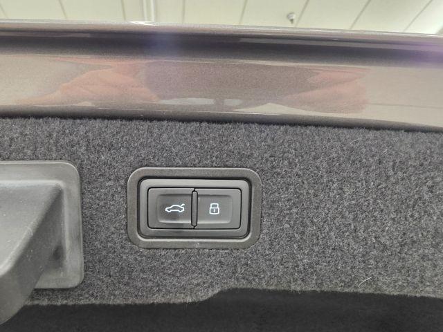 Audi A8 photo 52