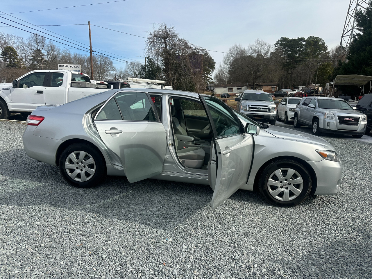 Toyota Camry Base 6-Spd AT 2011