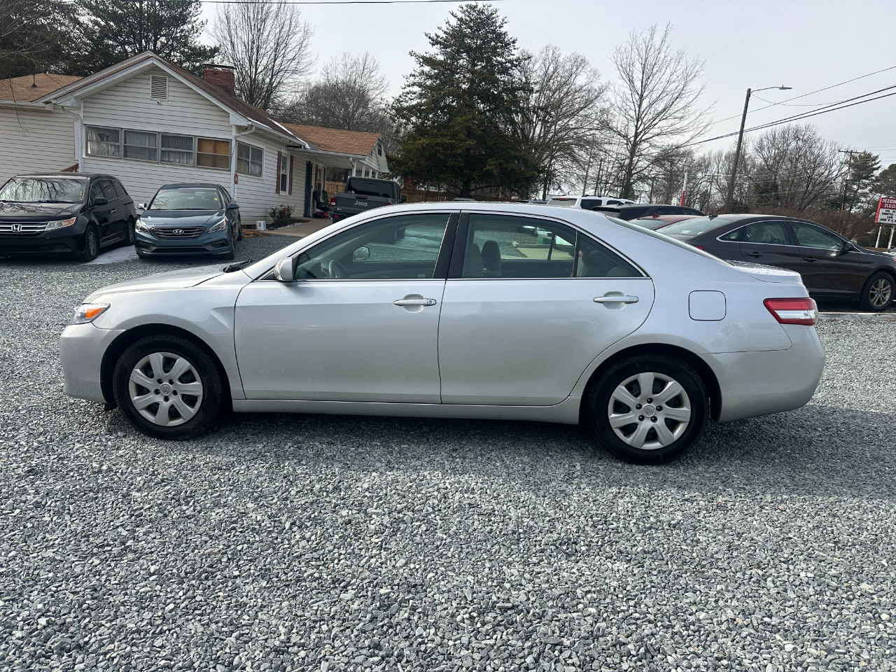 Toyota Camry Base 6-Spd AT 2011