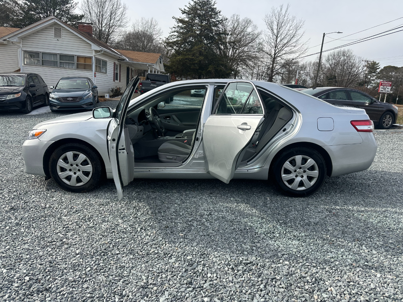 Toyota Camry Base 6-Spd AT 2011