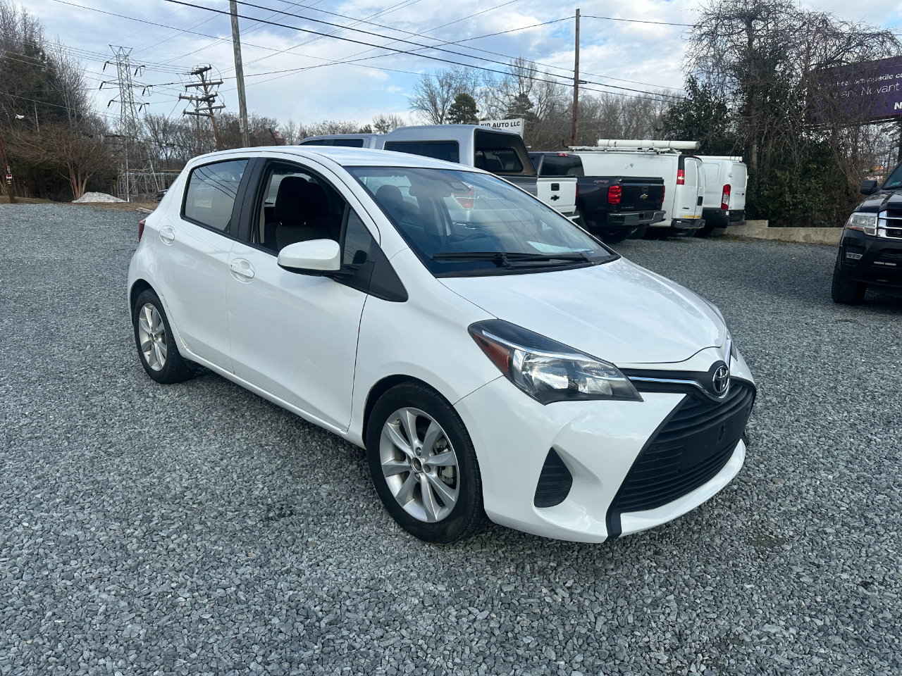 Toyota Yaris LE 5-Door AT 2017