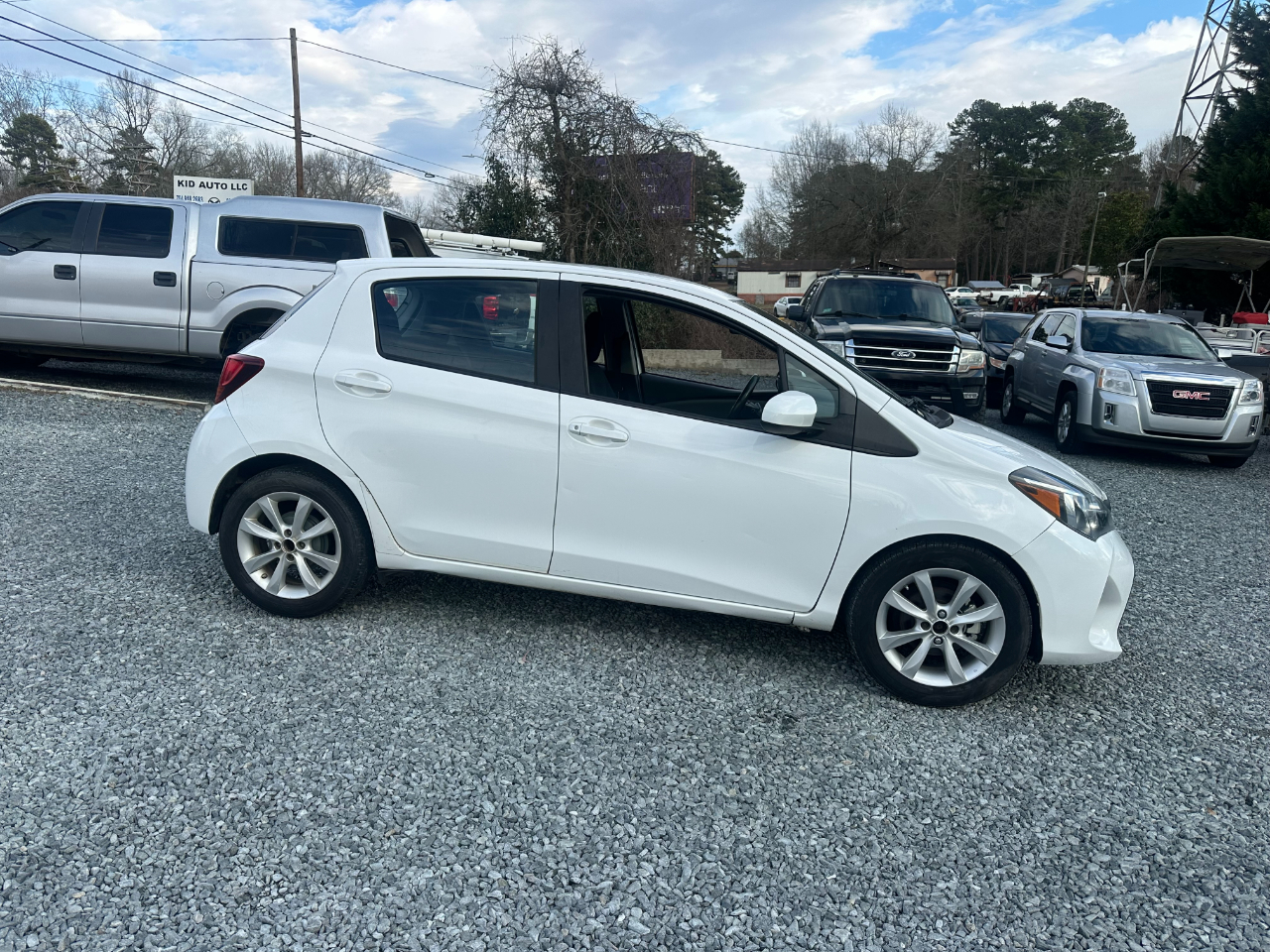 Toyota Yaris LE 5-Door AT 2017