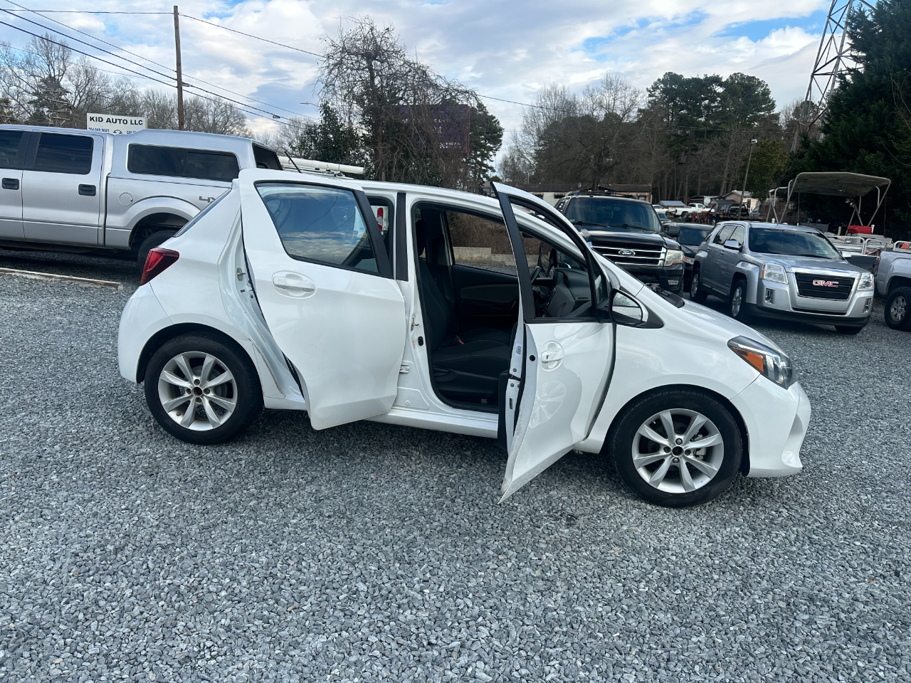 Toyota Yaris LE 5-Door AT 2017