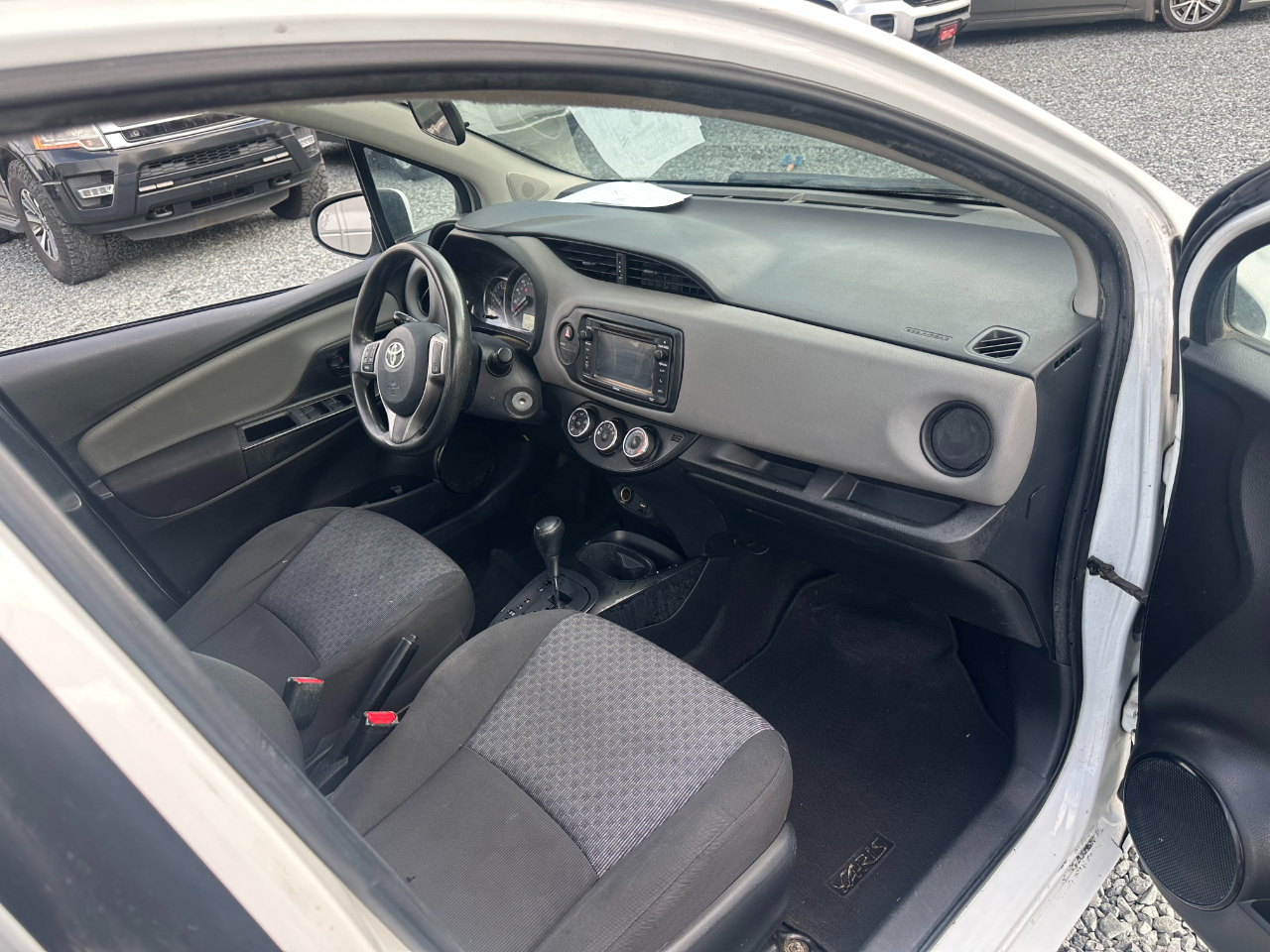 Toyota Yaris LE 5-Door AT 2017