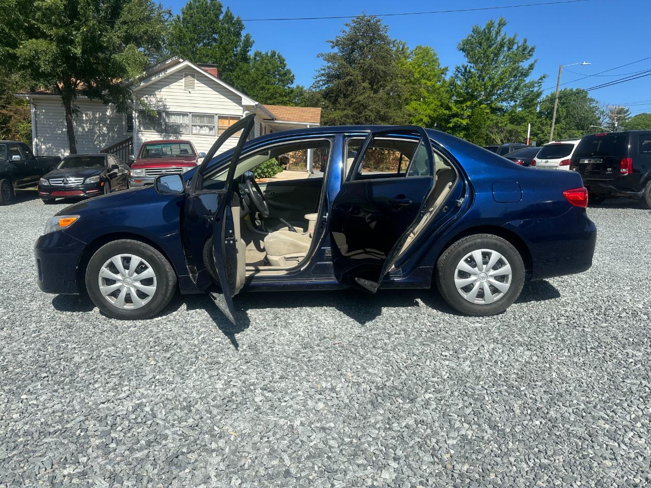 Toyota Corolla LE 4D Sedan 2013