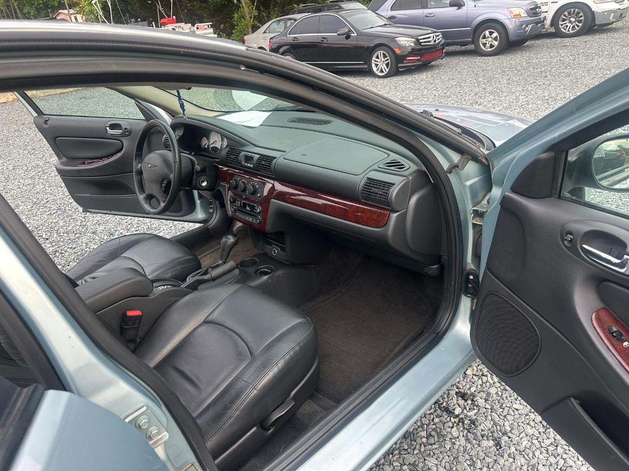 Chrysler Sebring LXi Sedan 2001