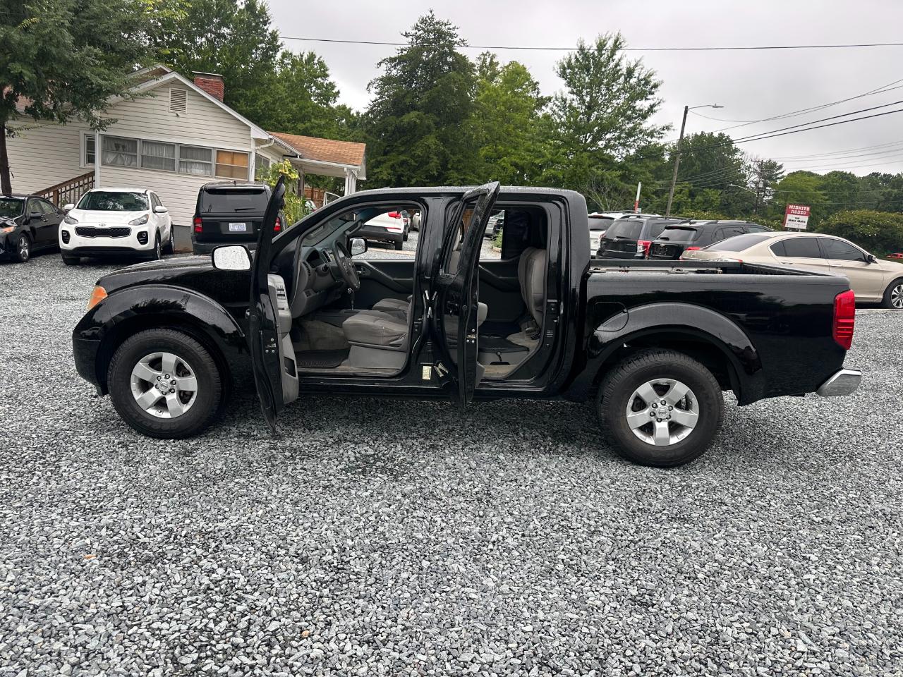 Nissan Frontier S Crew Cab 2WD 2013
