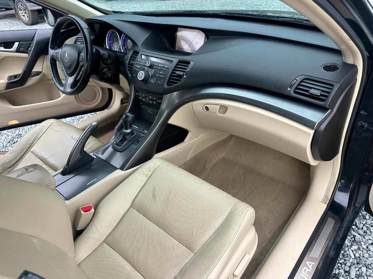 Acura TSX 5-Speed AT with Tech Package 2011