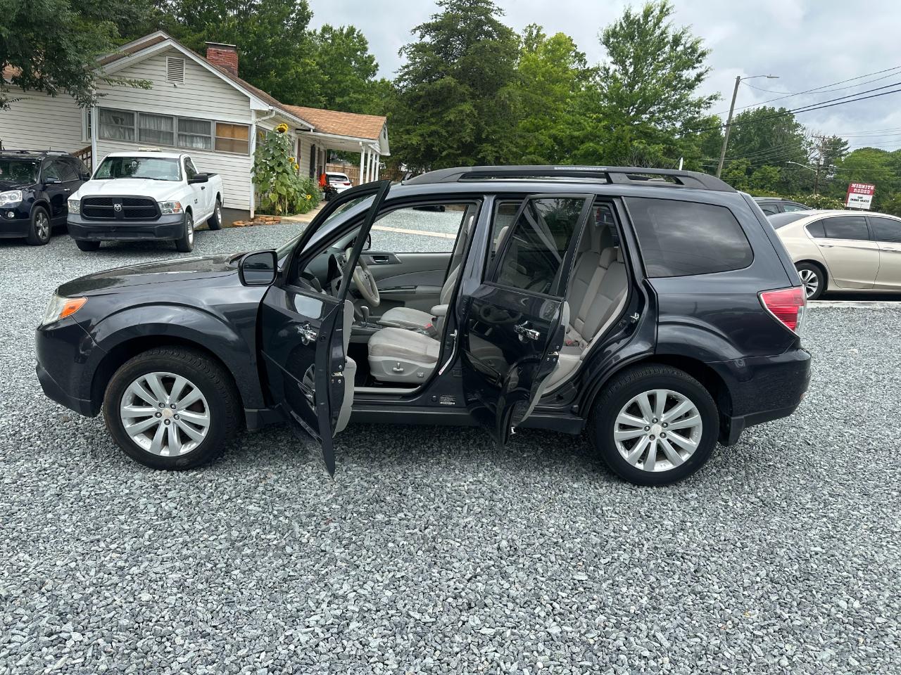 Subaru Forester 2.5X Premium 2012